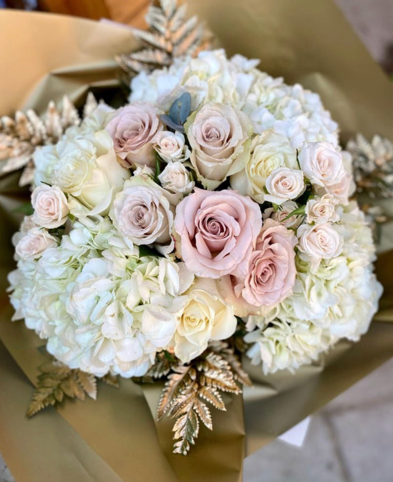 Fleur Bouquet - Roses & Hydrangeas