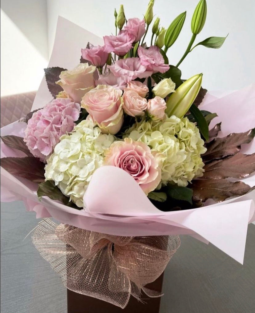 Signature Bouquet – Flower Days Florists